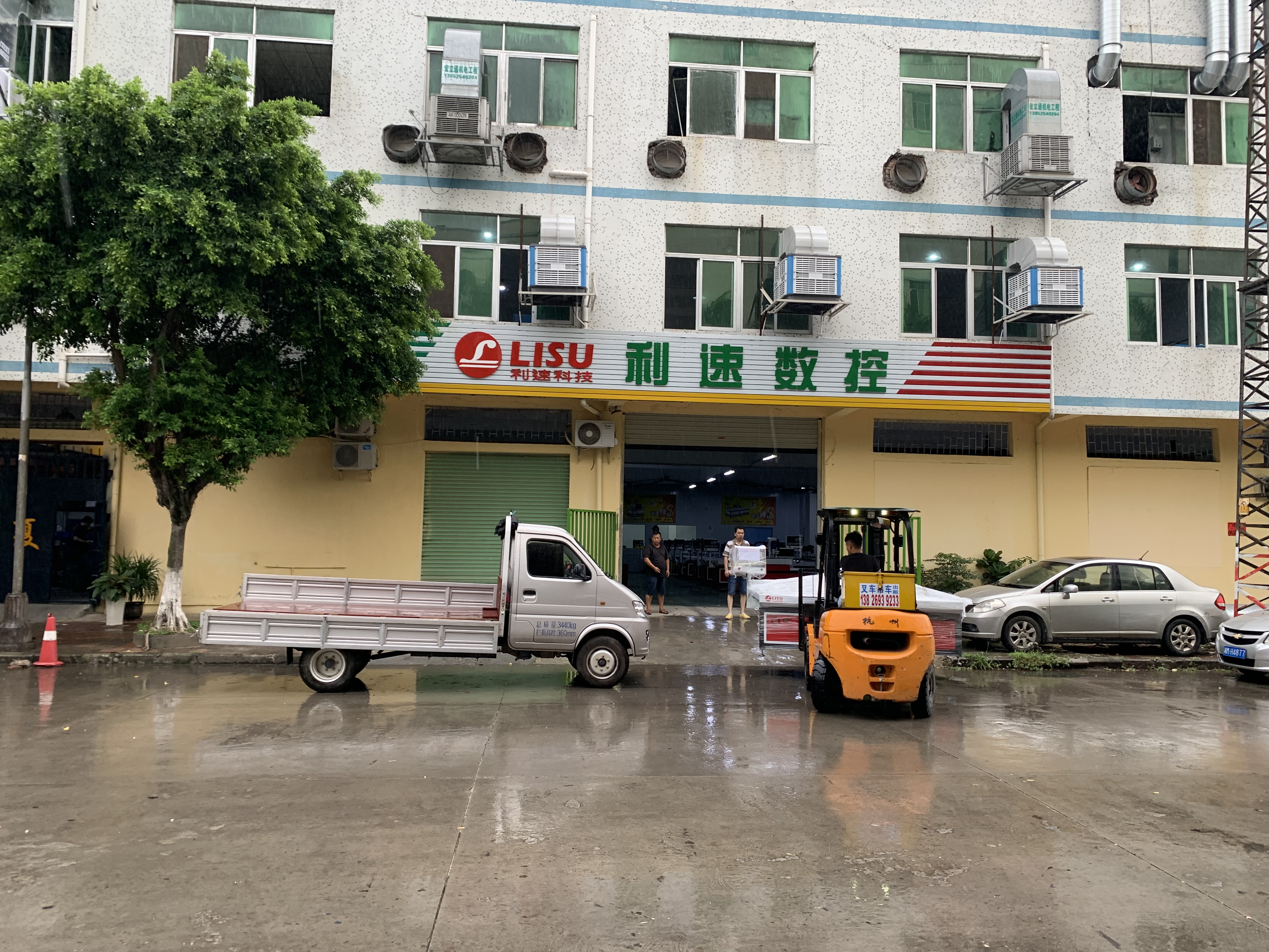 利速数控出机PLED-2030G钻孔攻牙机一台